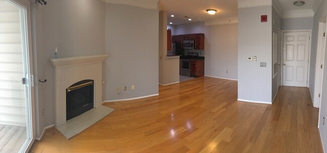 Building Photo - 1591 Spring Gate Dr Unit 3413