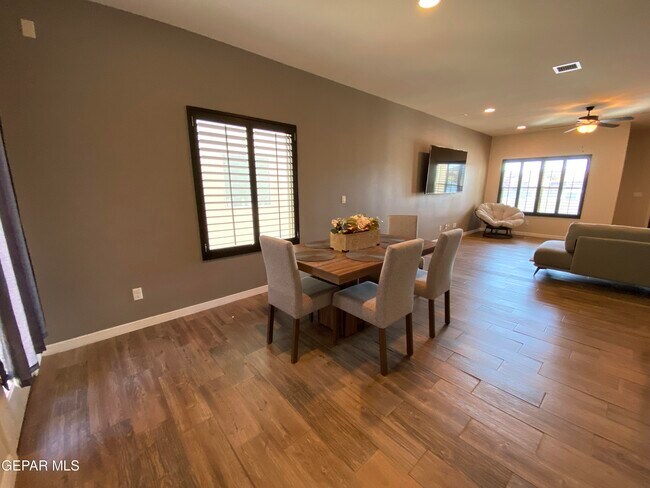 Photo - 7013 Long Meadow Dr