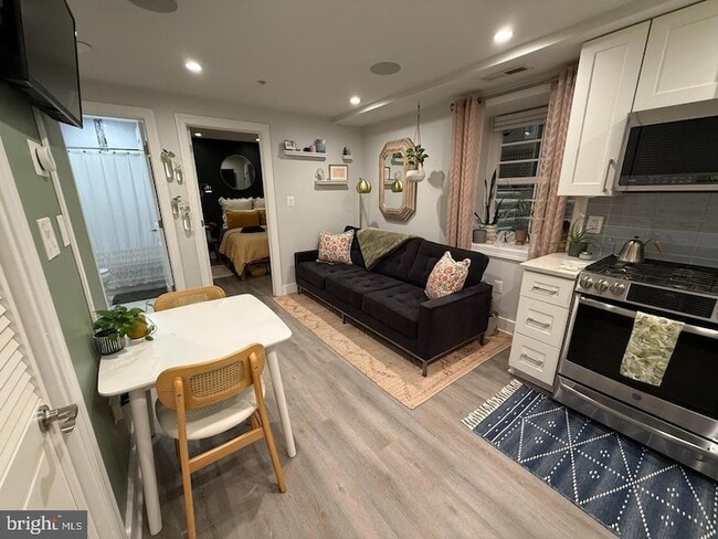 Building Photo - 625 Park Rd NW Unit 8