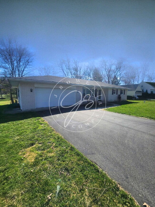 Photo - Sylvania Schools! Charming 3-Bedroom Ranch with Attached Garage & First-Floor Laundry