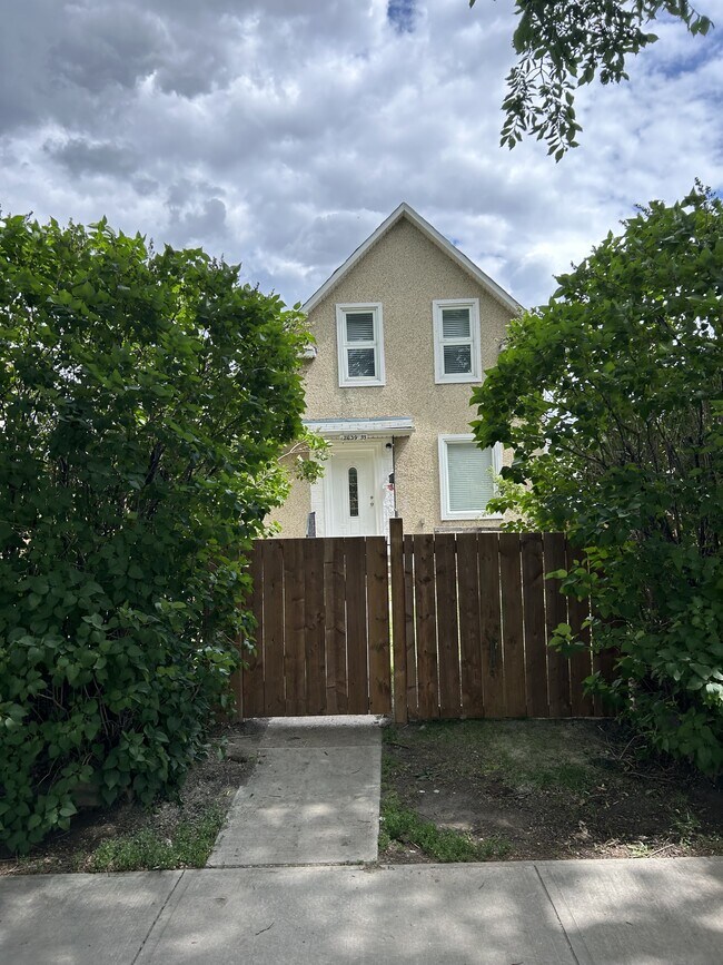 Photo - 12039-12055 55 St NW Unit Upper G2