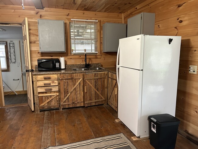 Photo - 1523 Mining Town Rd