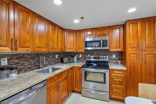 Photo - 210 174th St Unidad 1403