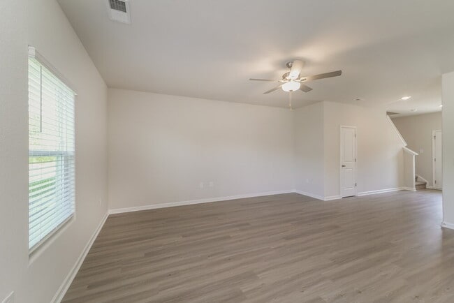 Photo - 6405 Lowe Ln