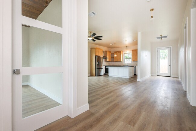 Photo - 3407 Garrow St