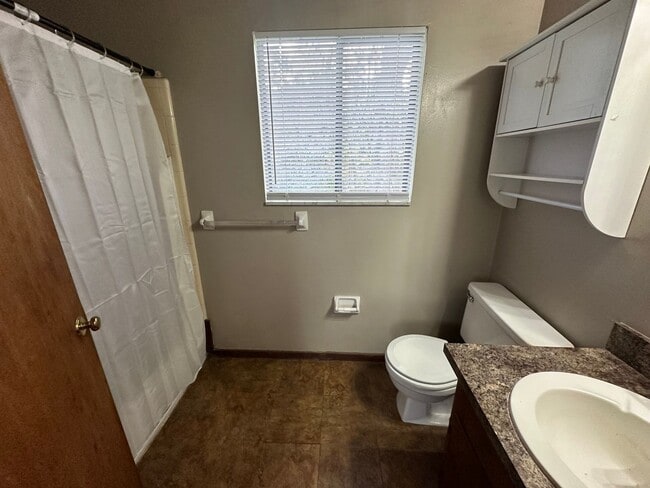 569-A Oakland Ave E