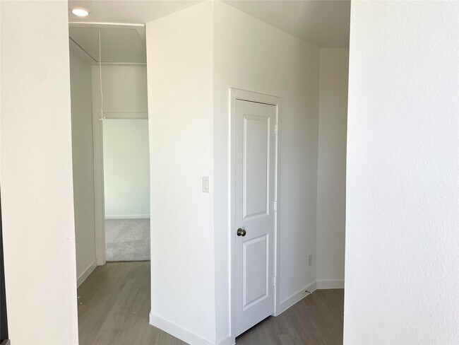 Building Photo - 6423 Symphony Wave Dr