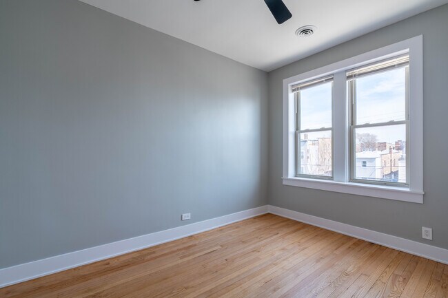 Photo - 6239 N Western Ave Unidad #311