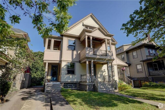Building Photo - 290-296-296 Laburnam Crescent Unit 294 Rental