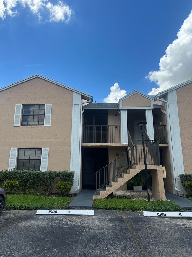 Building Photo - 1500 Jefferson Dr Unit 1500e