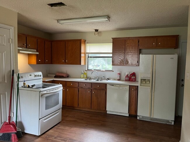 Photo - 604 Leftwich St