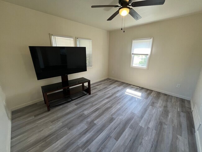 Photo - 1908 S 9th St