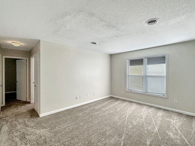 Photo - Charming, 2 bedroom apartment for rent!