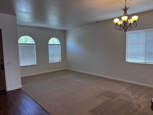Photo - Excellent Extended Family home!