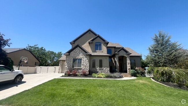Building Photo - 6 Bed/3.5 Bathroom house in Herriman