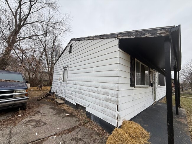 Building Photo - 6113 Natchez Dr