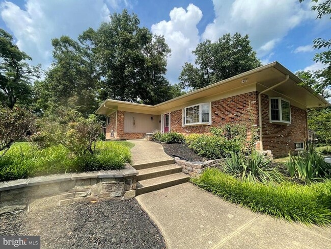 Photo - 3909 Pineland St