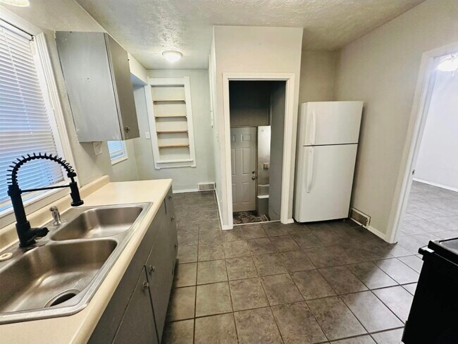 Photo - 1811 W 4th St