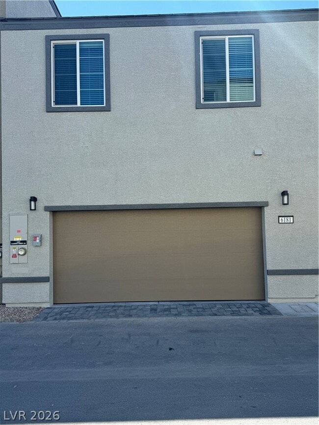 Building Photo - 6181 Gdn Crst St