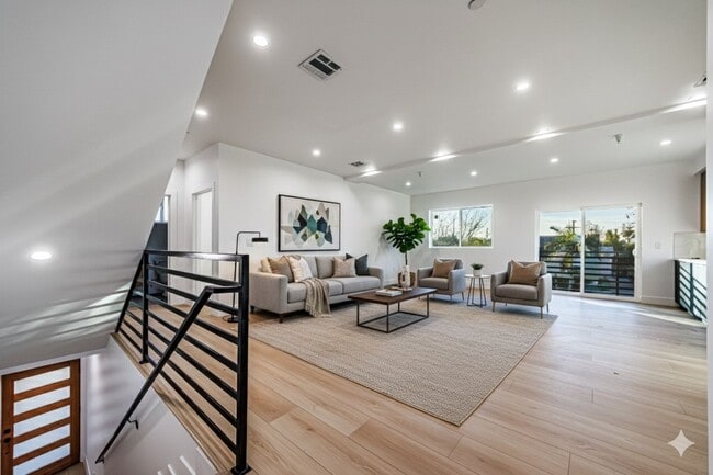 Photo - 1658 S. Hayworth Unit 1656