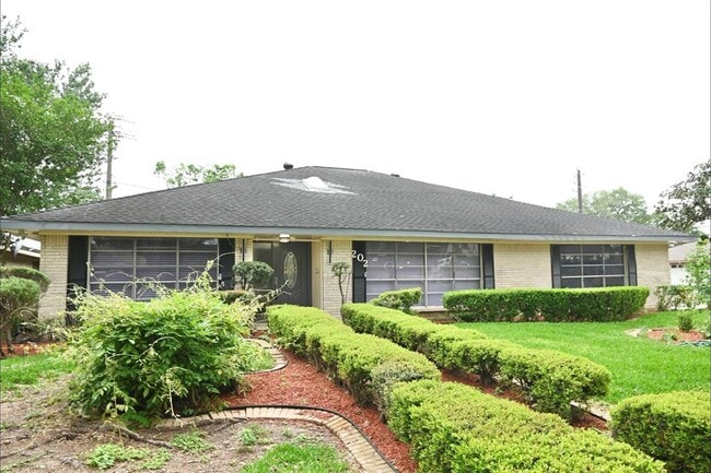 Photo - 202 Coronation Dr House