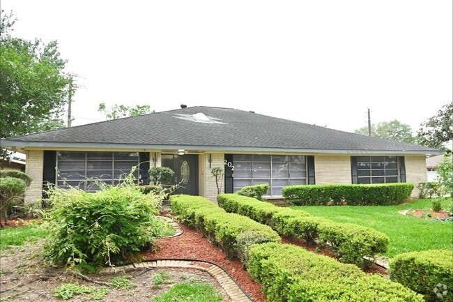 Building Photo - 202 Coronation Dr Rental