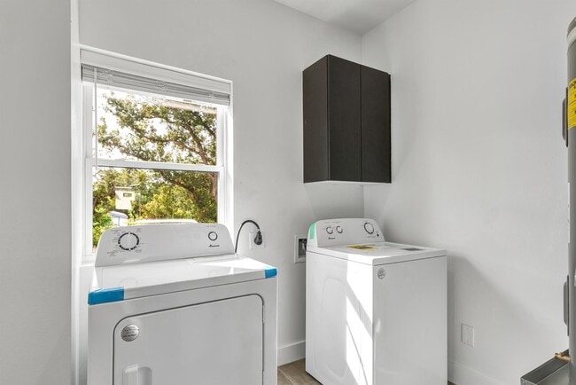 Photo - 213 Lynn Dr