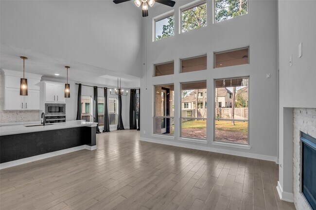 Photo - 215 Flower Moon Ct