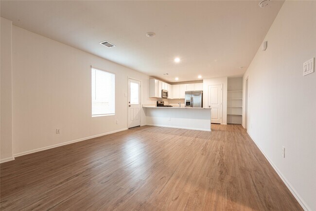 Photo - 913 Oak Mist Ln