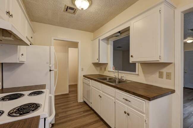 Photo - Charming 2-Bedroom Duplex with Garage & Mo...