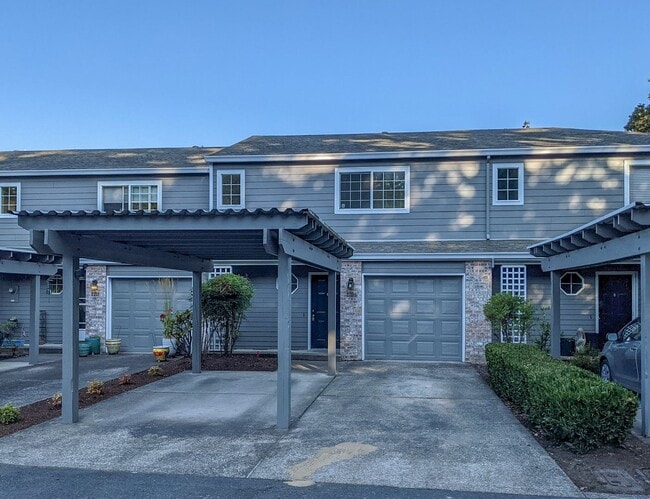 Building Photo - 2205 Crestview Dr S Rental