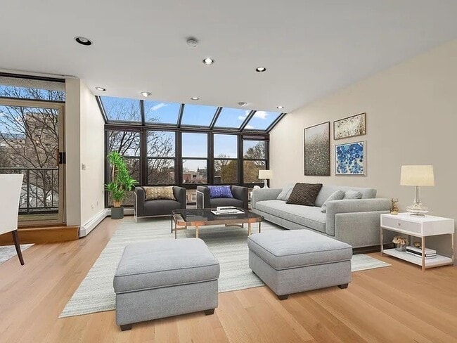 Building Photo - 50 Winchester St Unit 408