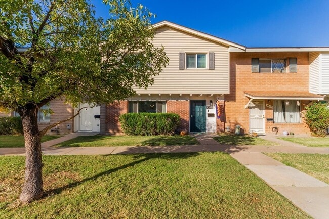 Building Photo - 4537 N 17th Ave