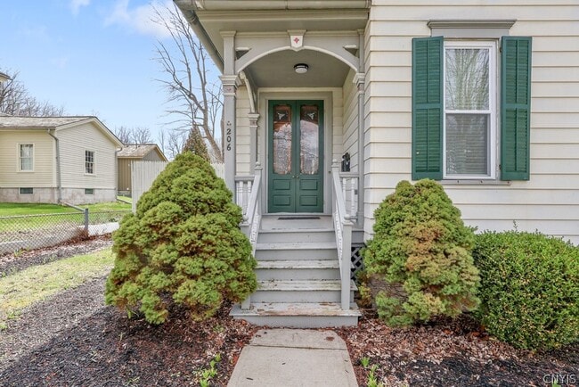 Photo - 206 E Genesee St