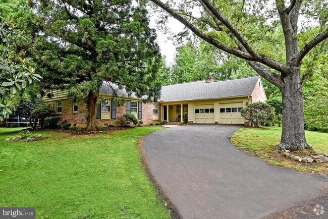 Building Photo - 3714 Carriage House Ct