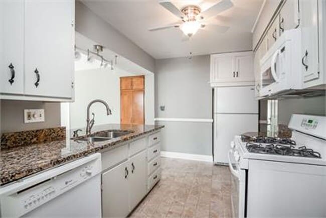 Photo - CHARMING HOME IN ST MATTHEWS FOR RENT