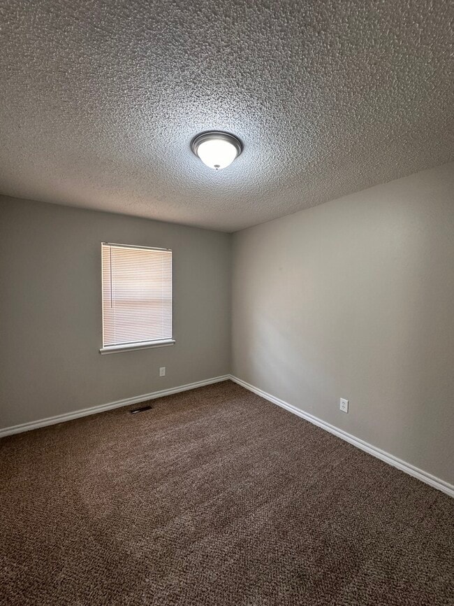 Photo - 4700 Clendon Way