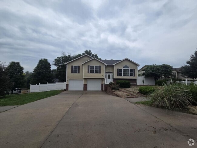 Building Photo - Gorgeous Corner lot Home for Rent!