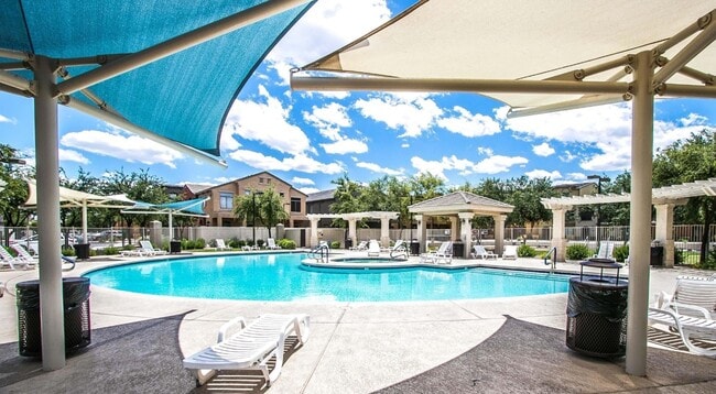 Photo - 2402 E 5th St Unidad 1618
