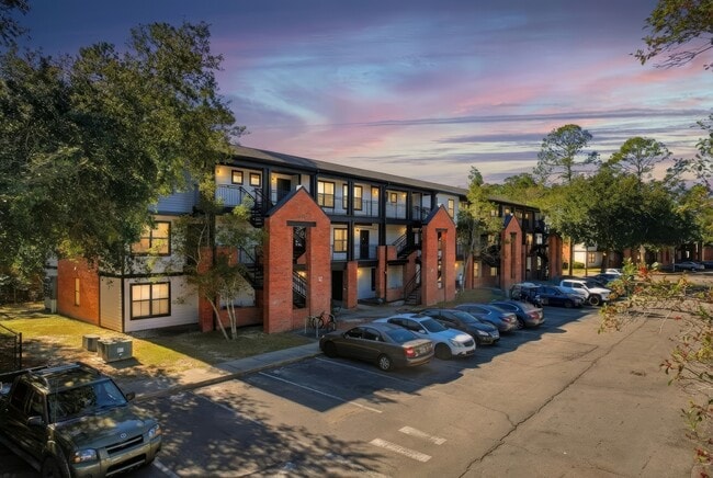 townhomes-at-tsc-apartment-homes-for-rent-tallahassee-fl-32304-exterior (6) (1)