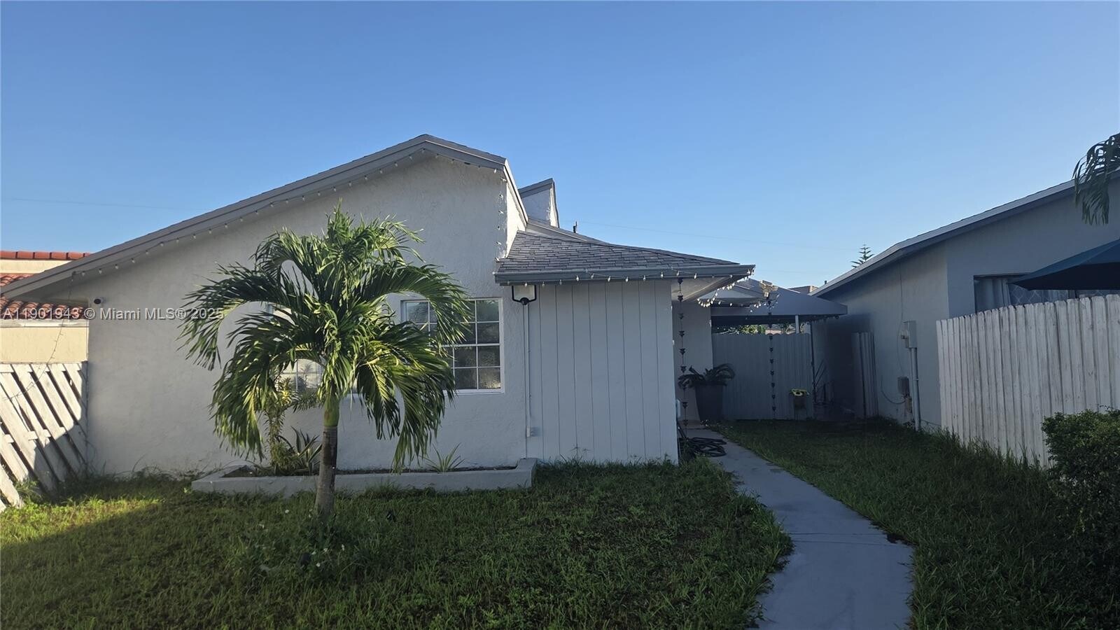 Photo - 11031 SW 142nd Pl
