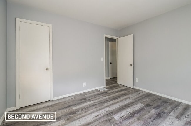 Photo - 462 Pedretti Ave