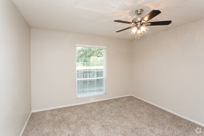 1 BR, 1 BA 693 SF