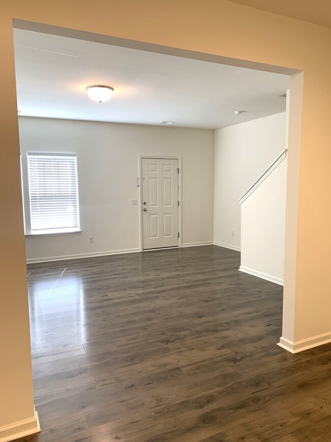 215 Banbury Ln