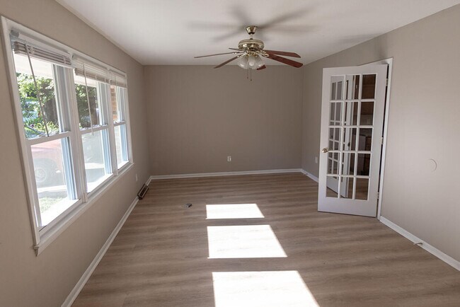 Photo - 3006 Lynnwood Dr