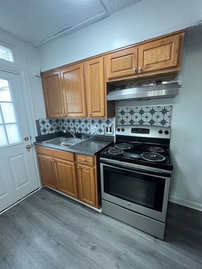 Photo - 3043 Manning St