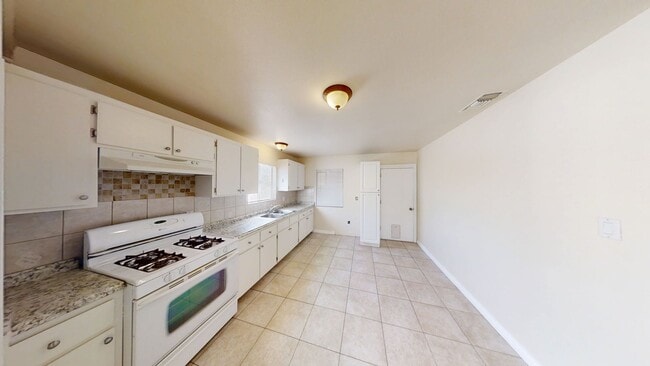 Photo - 11942 Douglas St Unit Front House