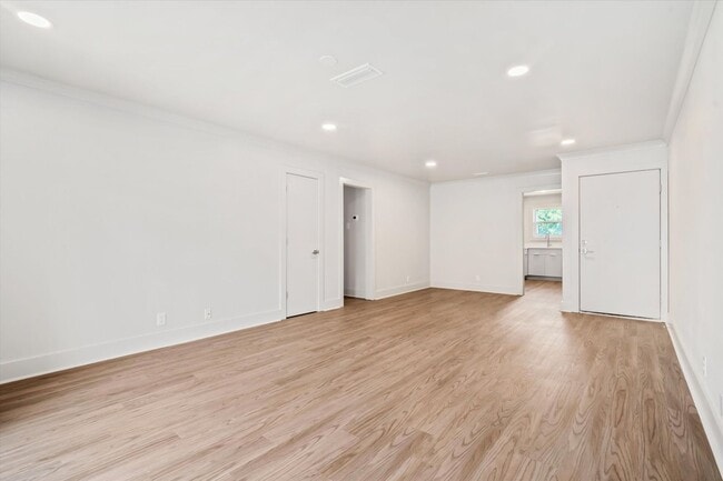 Photo - SPRINGHILL OAKS CONDOMINIUMS