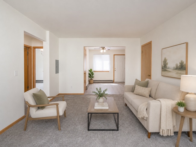 Building Photo - 2411 Brentwood Pkwy Unit C