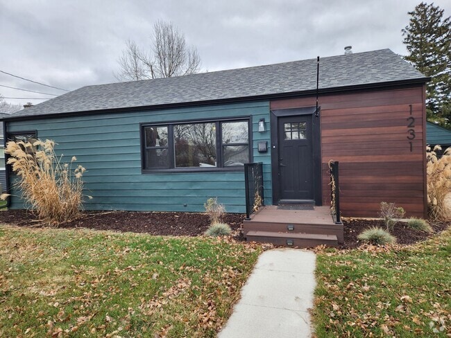 Building Photo - Beautiful 3-bedroom, 2-bathroom home in Be...